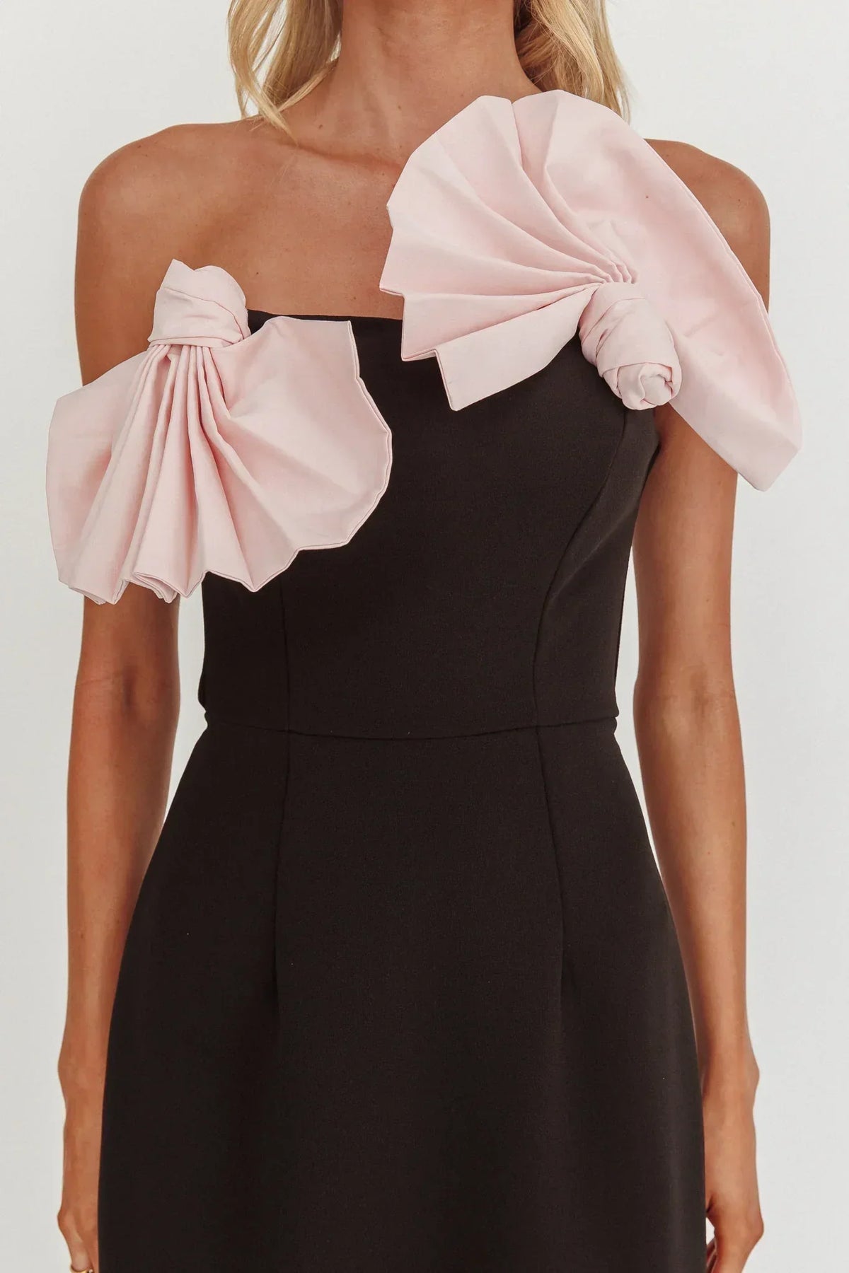 Oversized Contrast Bow Strapless A-Line Mini Dress 3