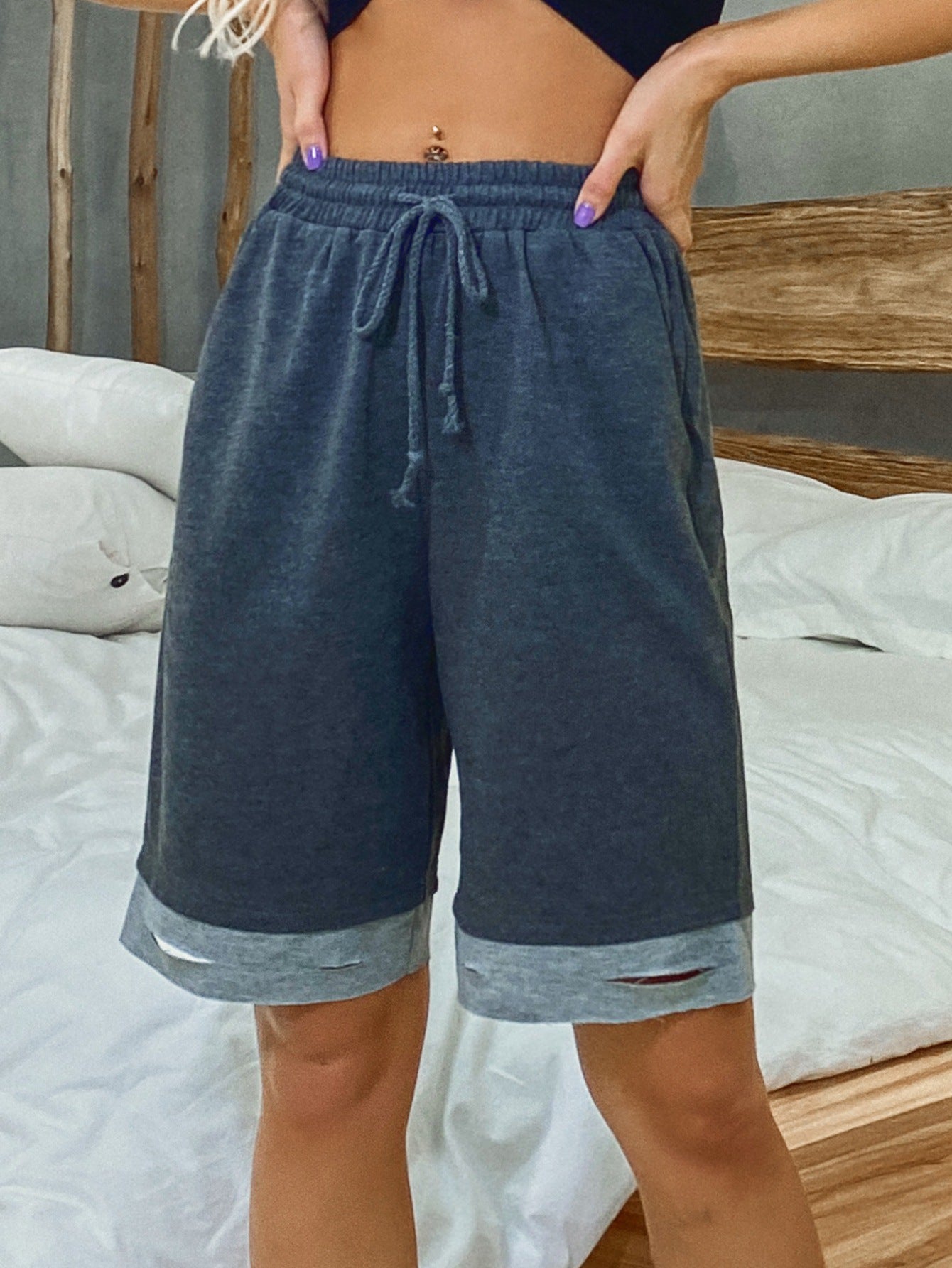 Drawstring Waist Ripped Hem Track Shorts