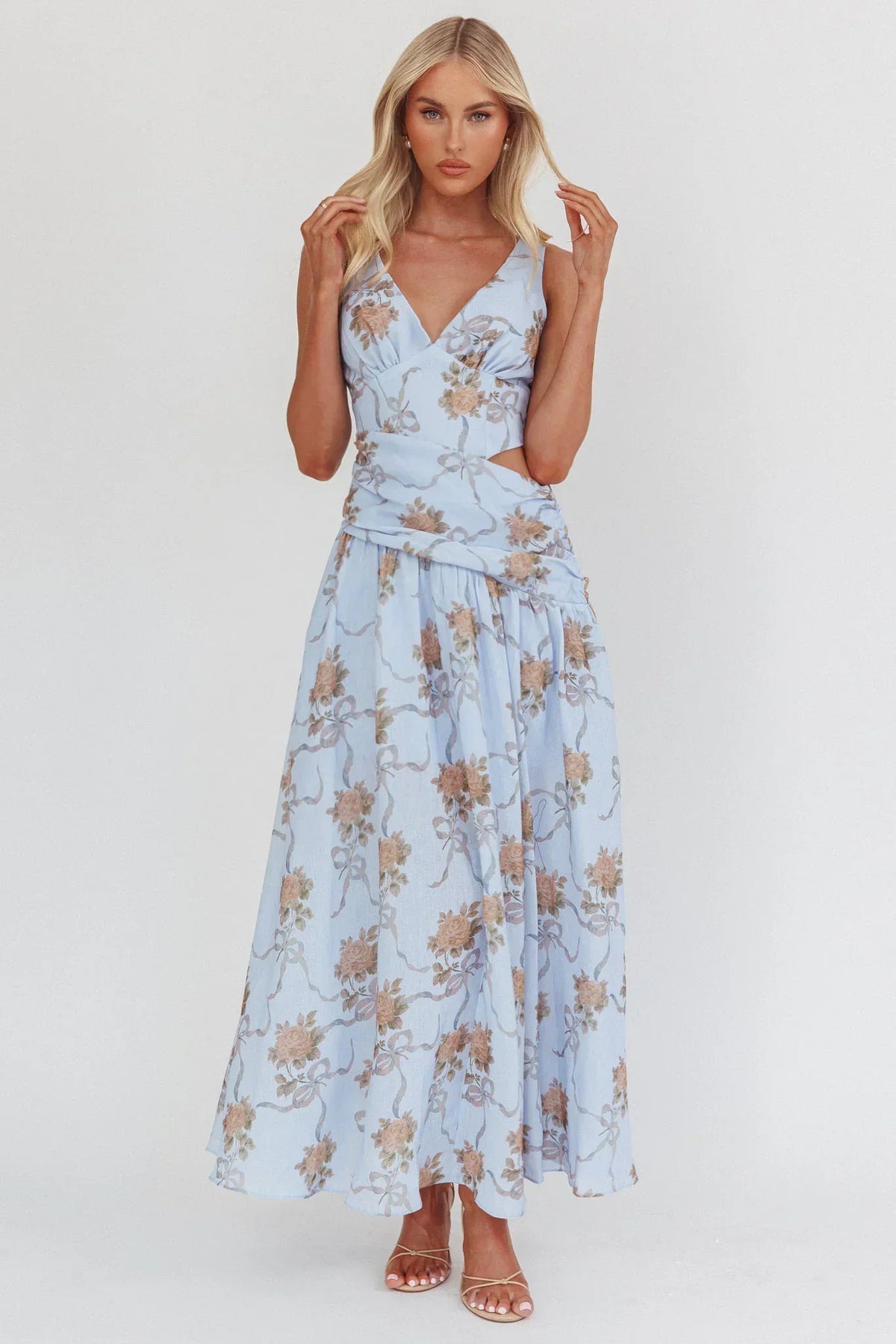First Dates Waist Cut-Out Maxi Dress Floral Blue