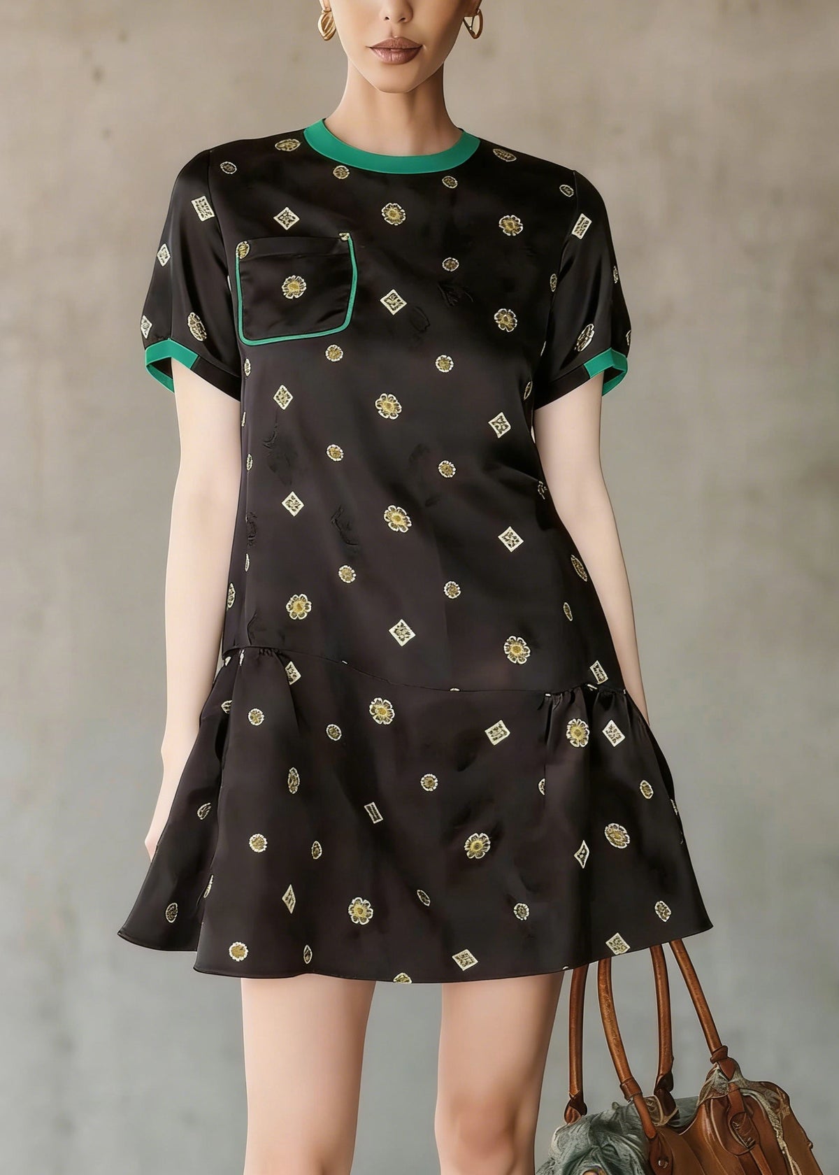 Round Neck Short Sleeve Drop Waist Pocket Floral Print Mini Dress - View 4