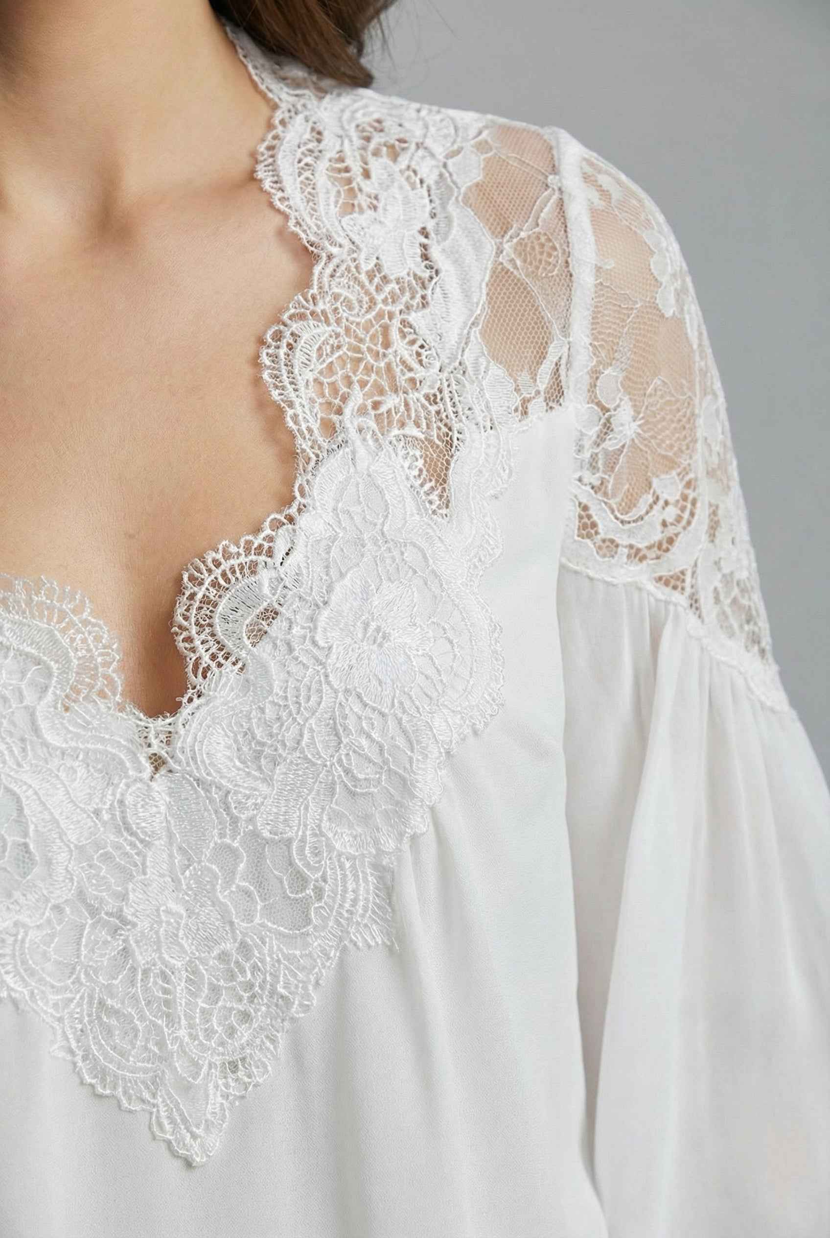 Elegant Airy Lace Collar Blouse - Professional Fit, Breathable Fabric