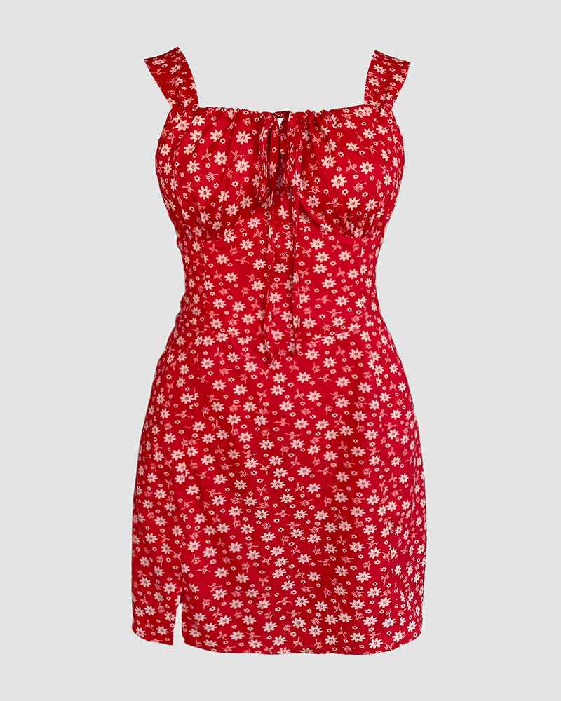 Stylish Floral Summer Romper with Adjustable Straps and Pockets