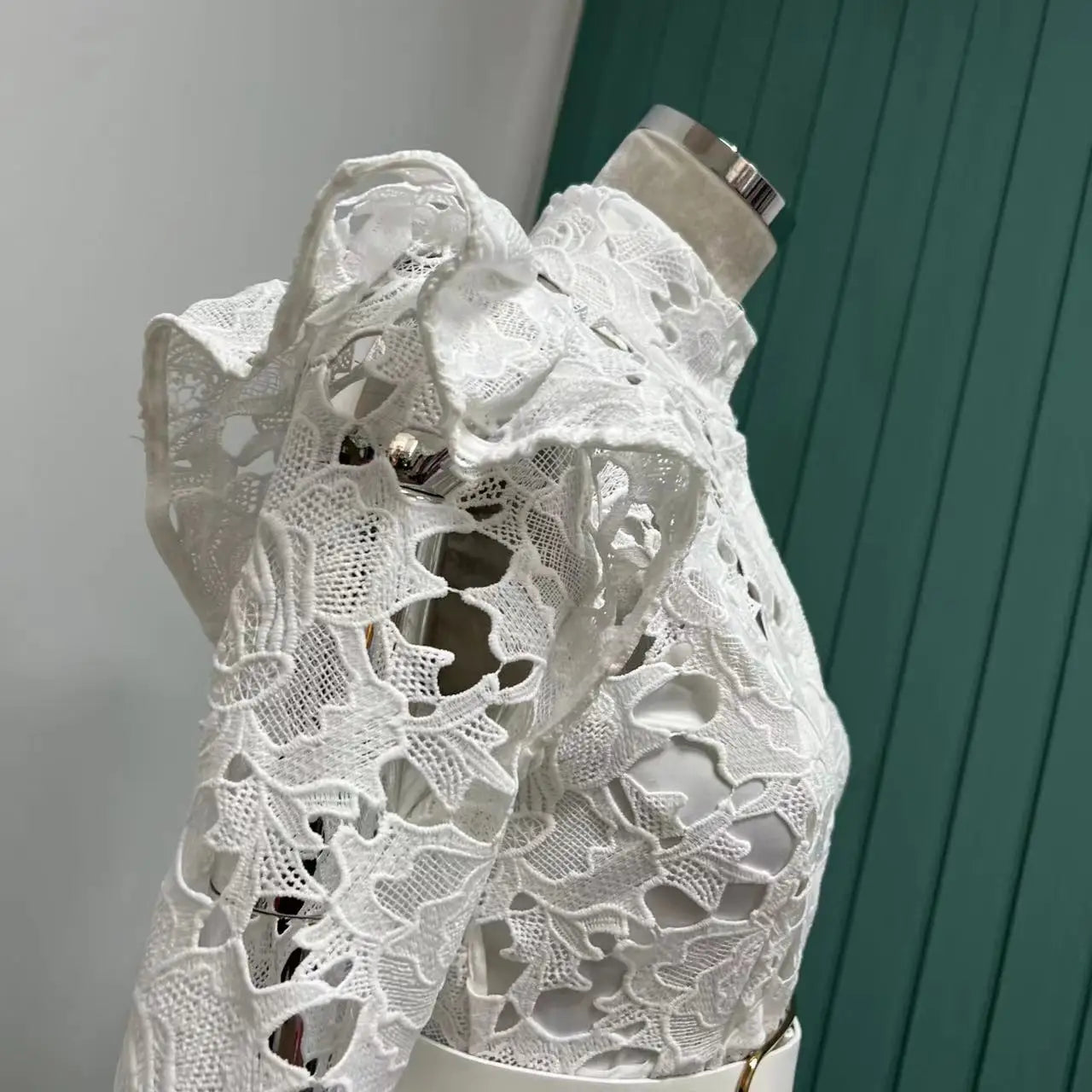 French Temperament WaterSoluble SingleBreasted Lace Dress