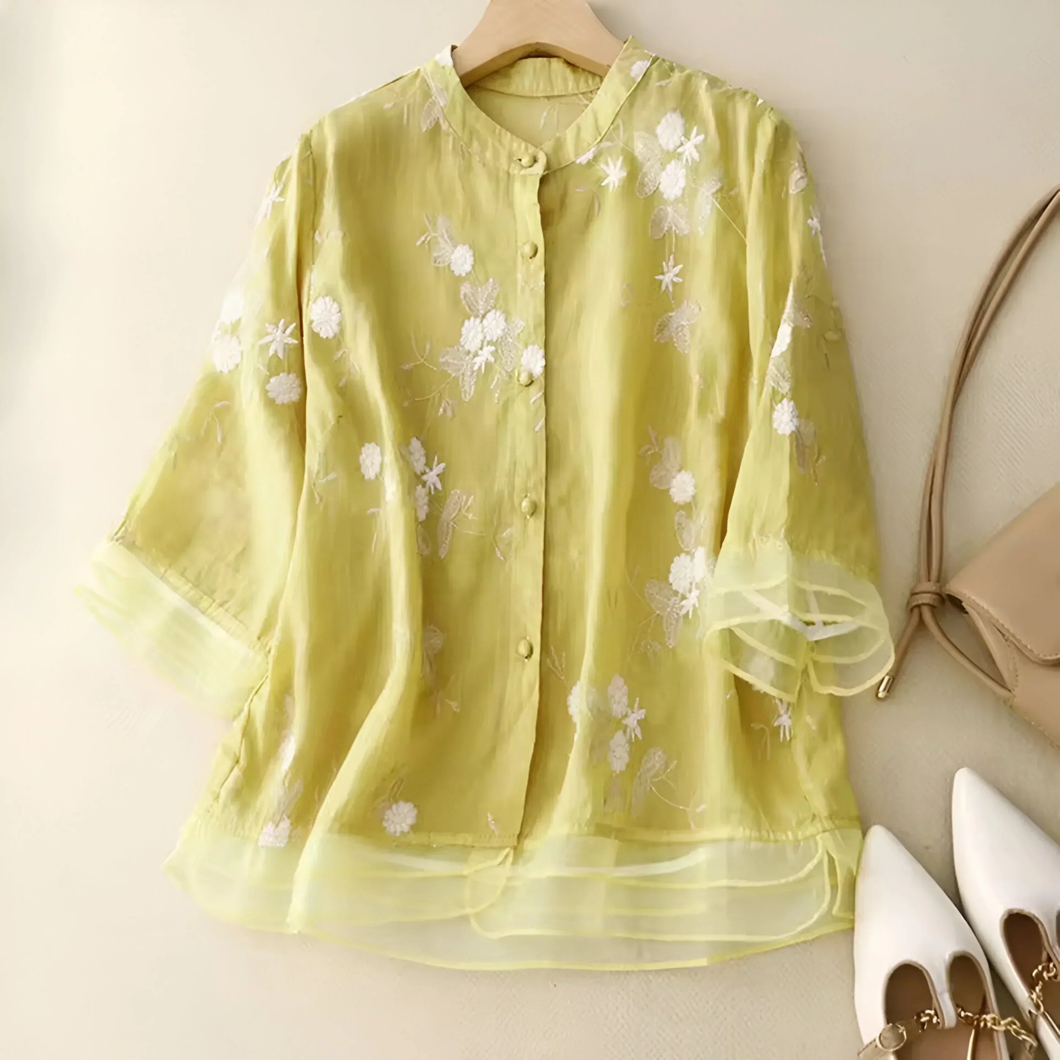 Elegant Floral Women's Top with Lightweight Fabric and Comfortable Fit