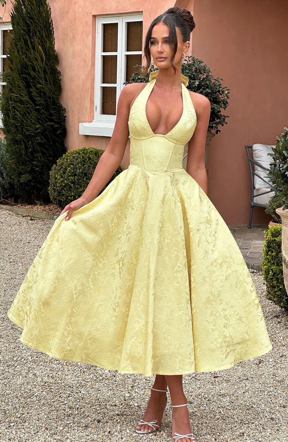 Boutique Christina Smart Midi Dress with a Bull Neck Chic Silhouette Collection