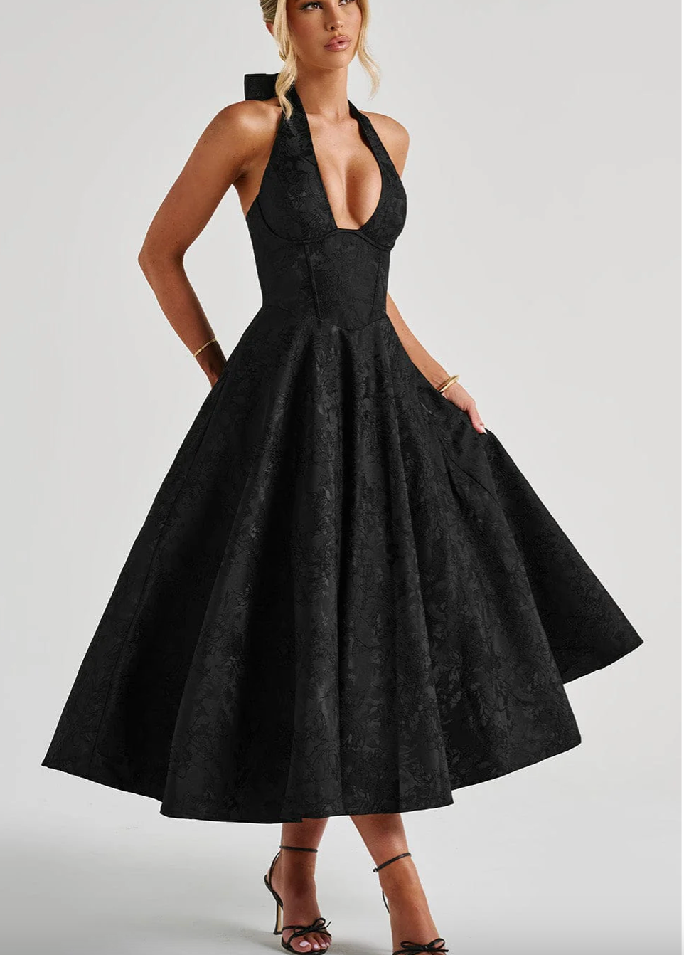 Boutique Christina Smart Midi Dress with a Bull Neck Chic Silhouette Collection