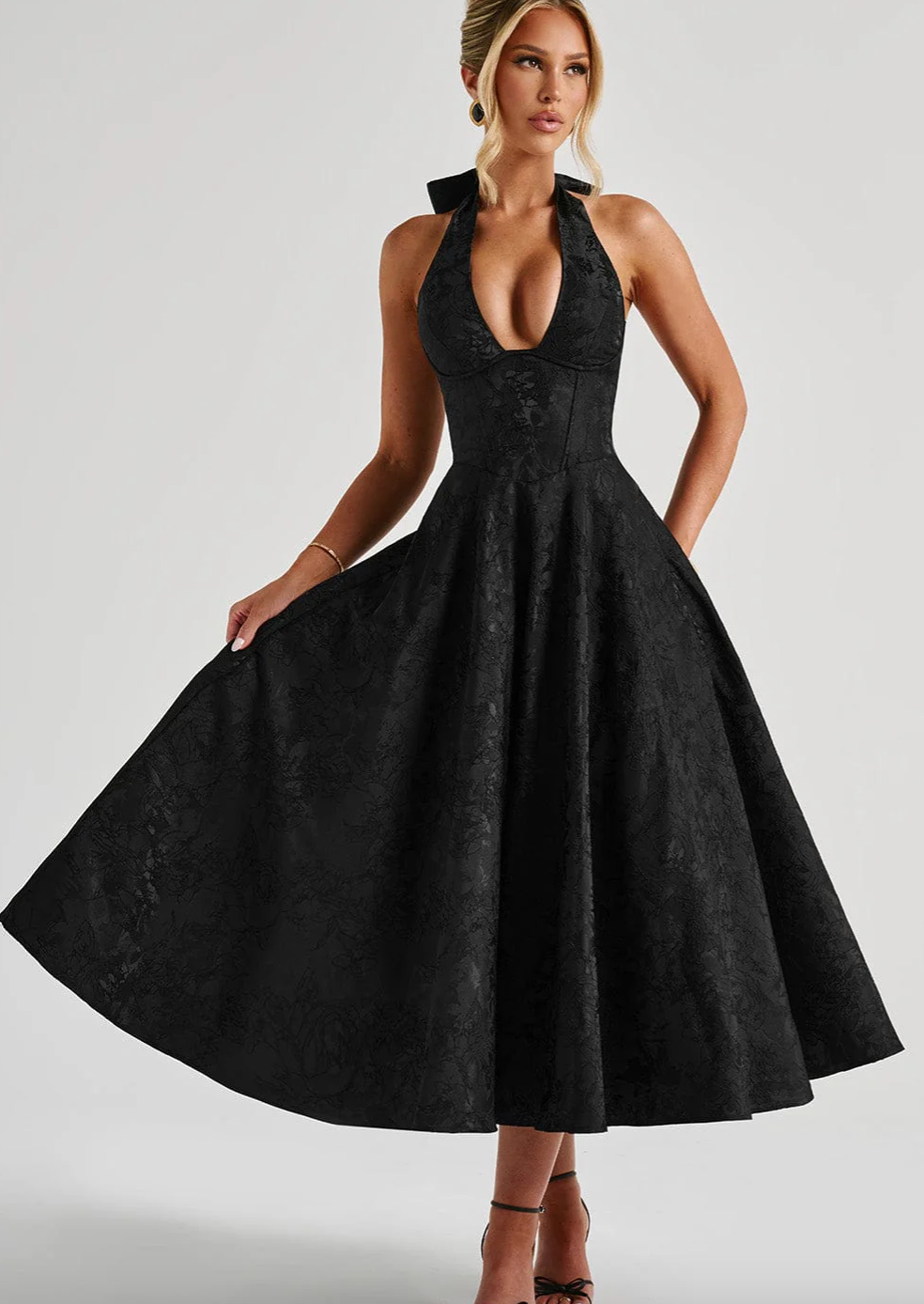 Boutique Christina Smart Midi Dress with a Bull Neck Chic Silhouette Collection