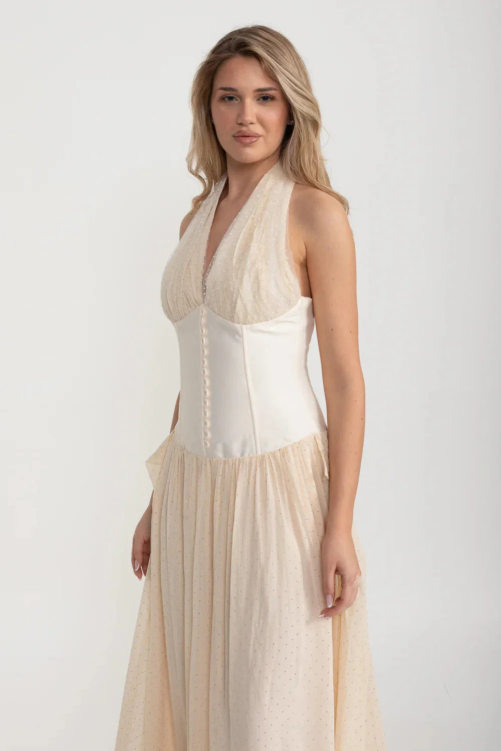 Elegant Gown With Fitted Corset-Style Bodice And Flowing Maxi Skirt - Ivoire