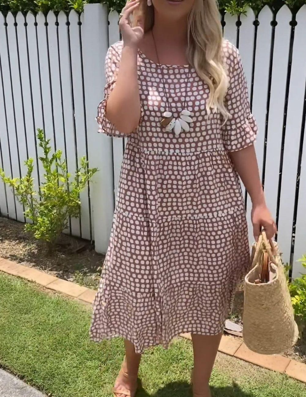 Aesthetic Rosalía Short Sleeved Midi Dress with a Round Neckline Elevated Occasion Wear