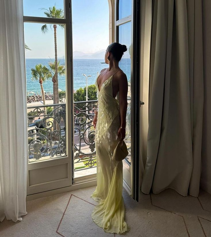 Sexy Yellow V Neck Sequin Chiffon Mermaid Party Evening Dress Backless Long Prom Dress cc1854