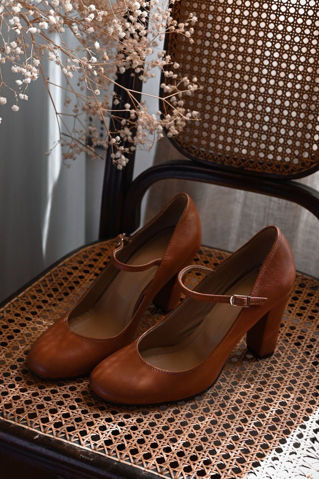 Retro brown Round toe Thick high heels Pumps