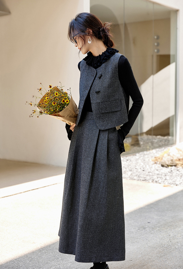 Tweed Vest & Skirt Set �Elegant Two-Piece Chanel-Inspired Style