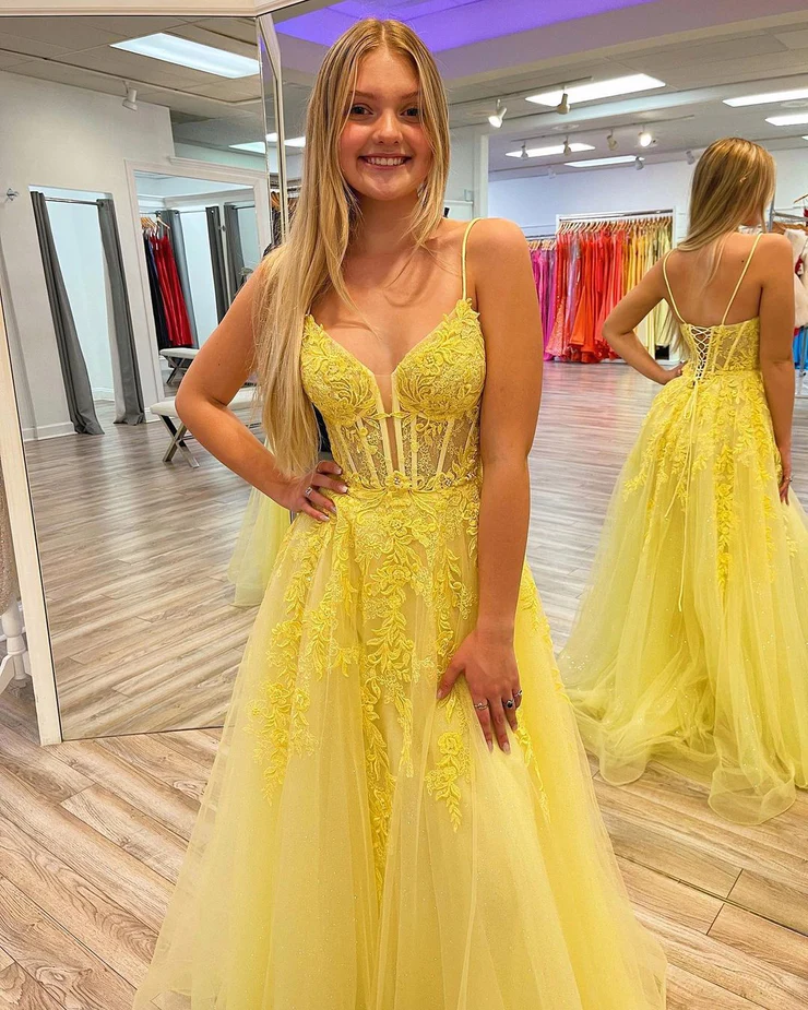 Cute A Line V Neck Yellow Tulle Prom Dresses with Appliques
