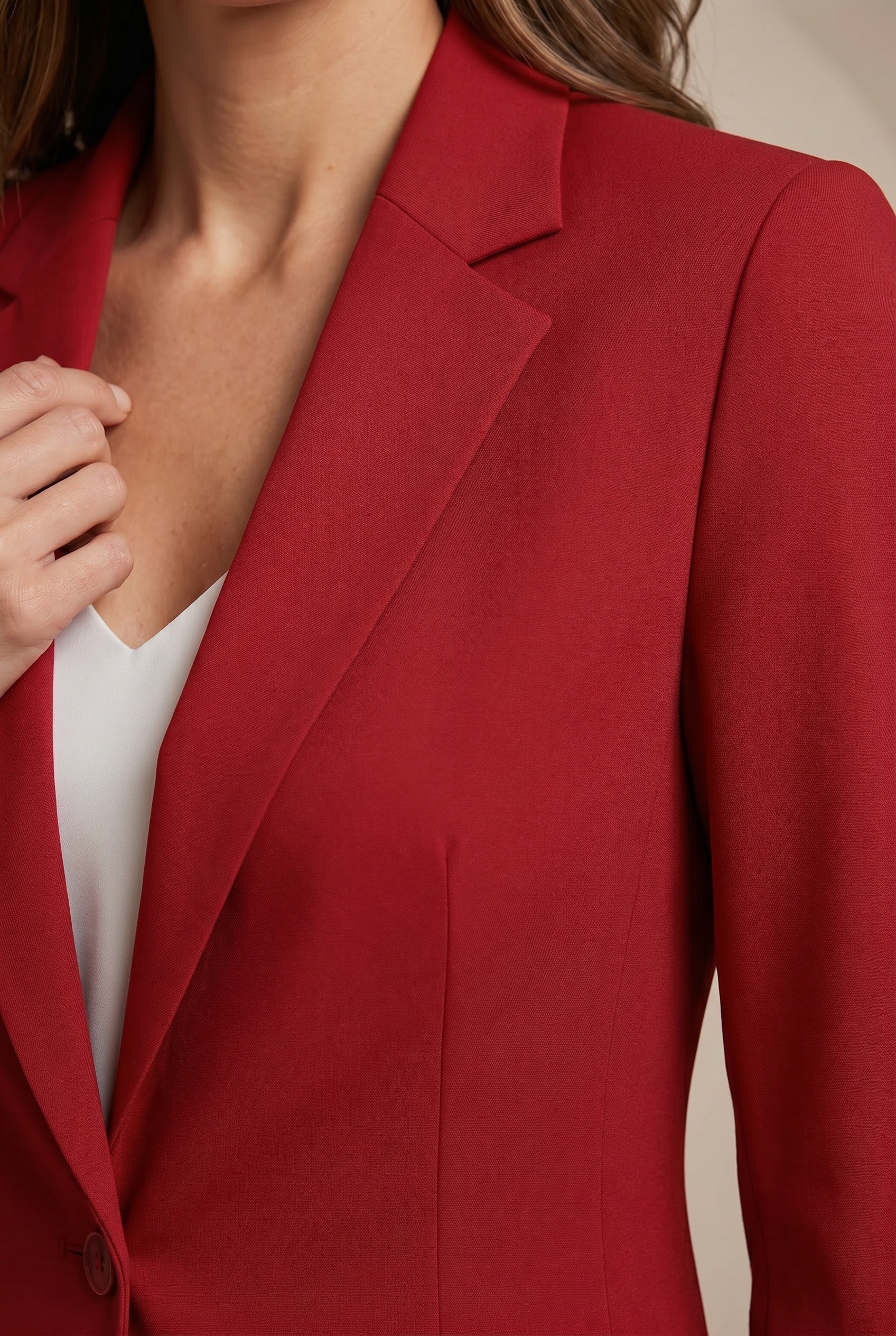 Elegant Tailored Slim Fit Blazer with Padded Shoulders & Pocket Detail