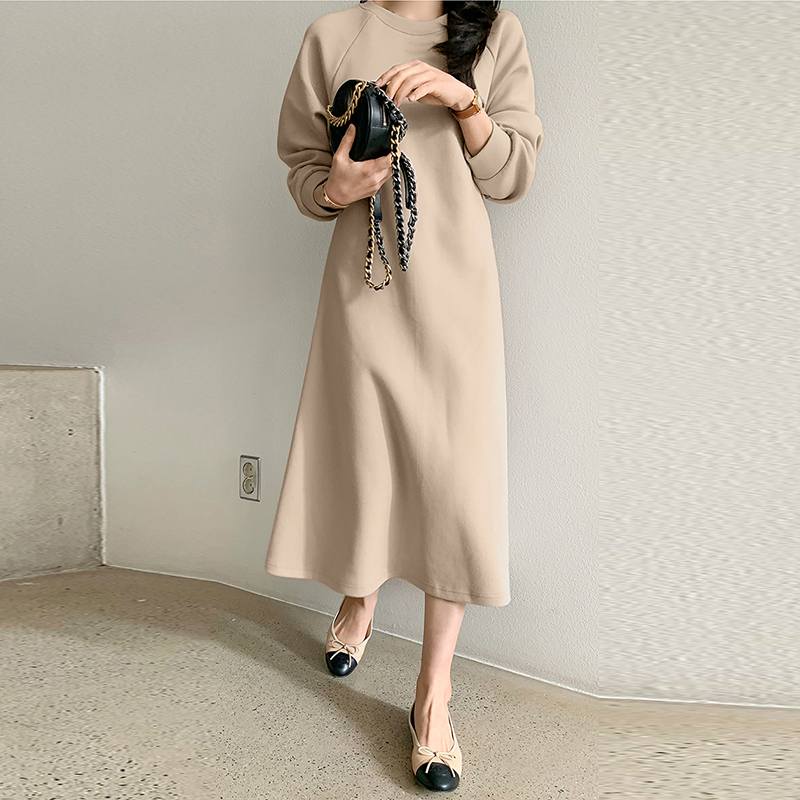 Carina Classic And Comfortable Dress with Relaxed Fit and Everyday Wear