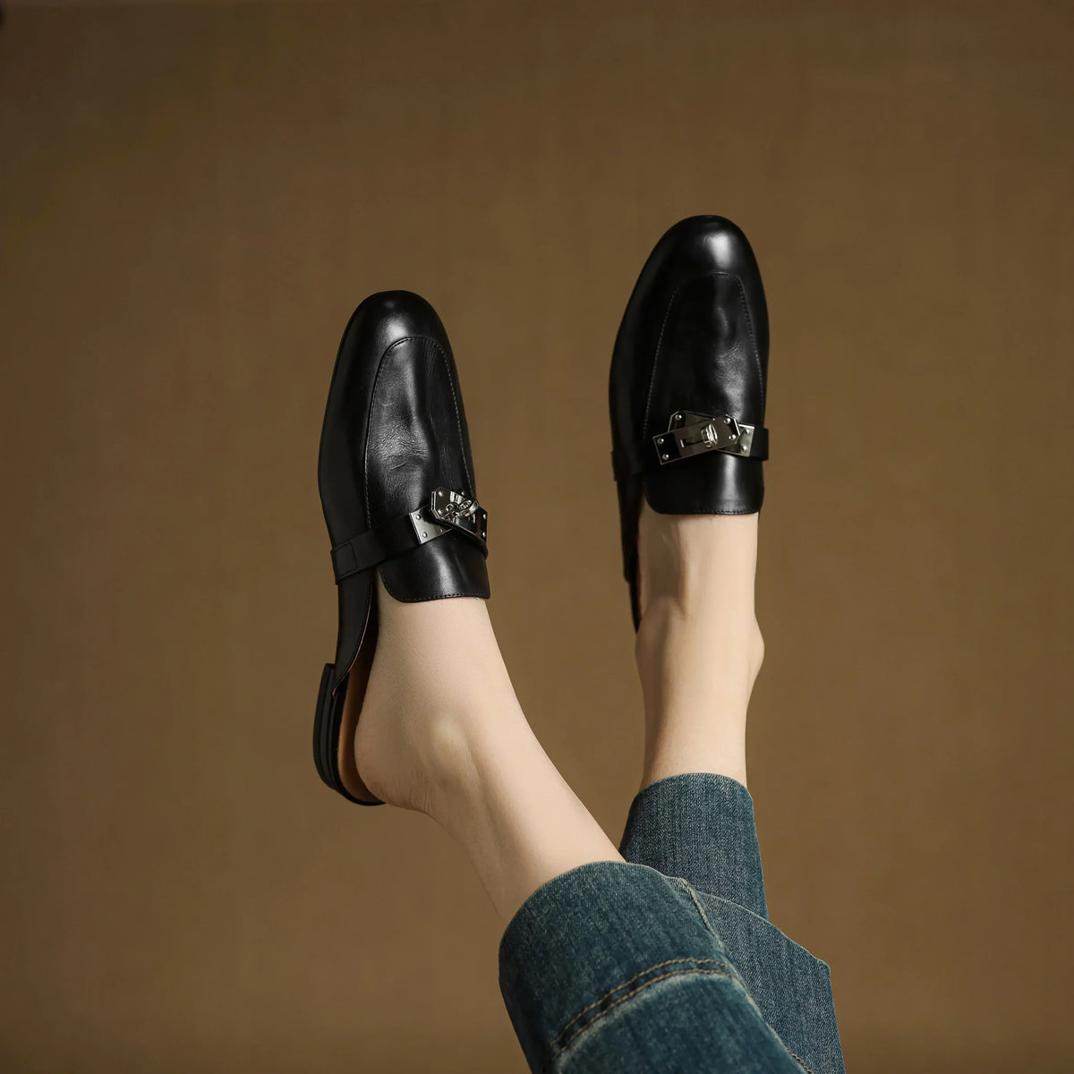 Buckle Detail Round Toe Flat Mules