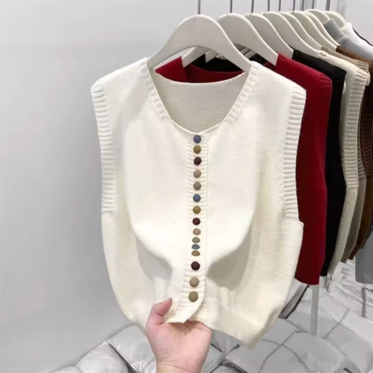 THE MARIBEL | COLOR-BUTTON KNIT VEST