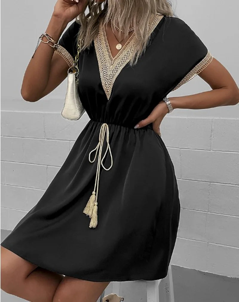 Josephine - Chic V-Neck Boho Dress with Flattering Waist Tie Black