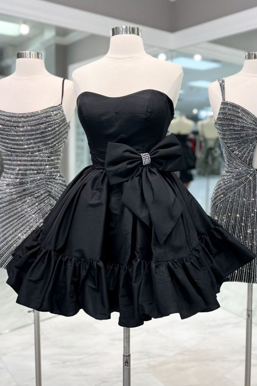 Simple Green A-Line Strapless Short Satin Homecoming Dress With Bowknot