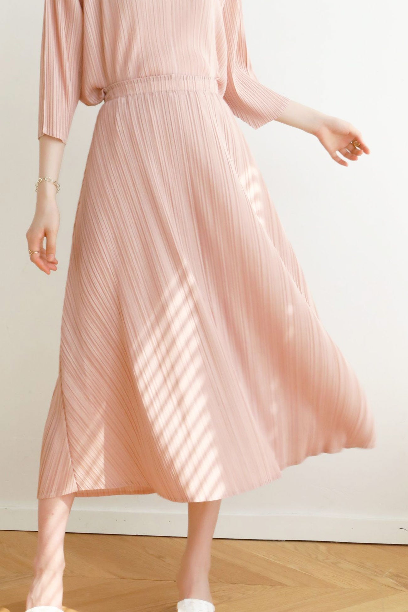 Pleated High Waist Skirt - Solid Color Pink / One Size Midi Dresses