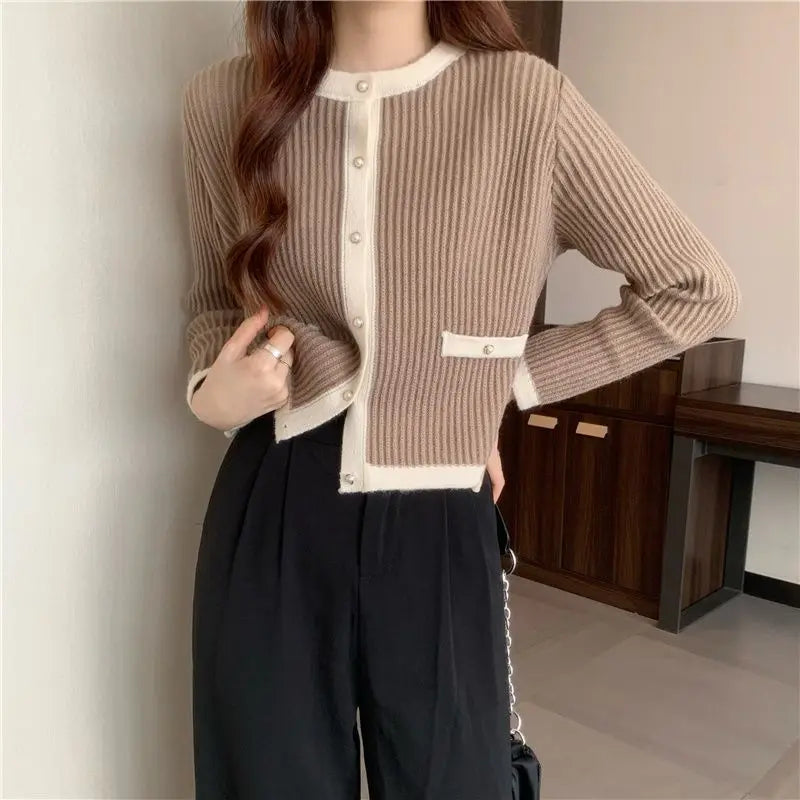 Crew Neck Ribbed Knit Contrast Trim Button Front Cropped Cardigan 3