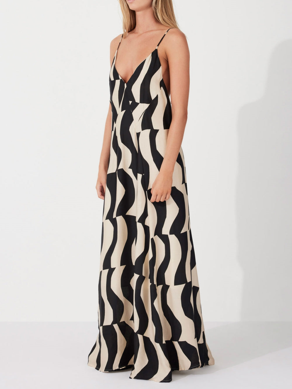 Abstract Wave Print V-Neck Spaghetti Strap Flowy Maxi Dress 2