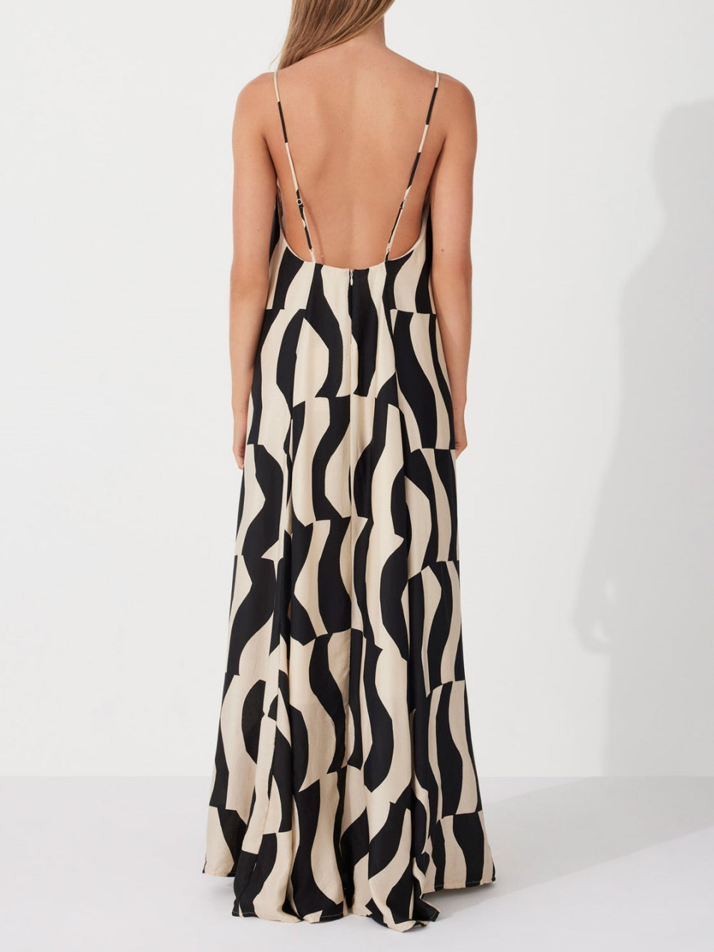 Abstract Wave Print V-Neck Spaghetti Strap Flowy Maxi Dress 4