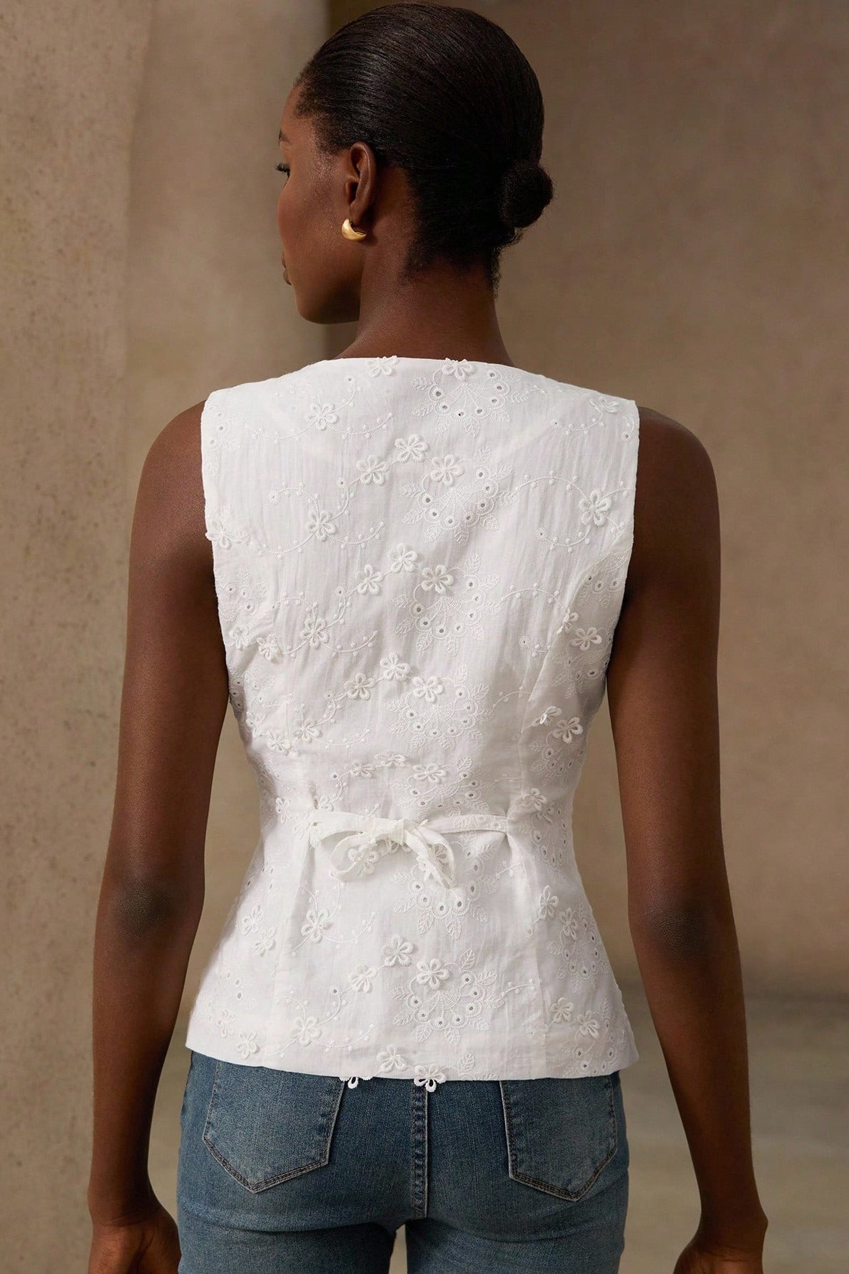 Floral Eyelet Embroidered Crew Neck Button Front Split Hem Vest Top 3