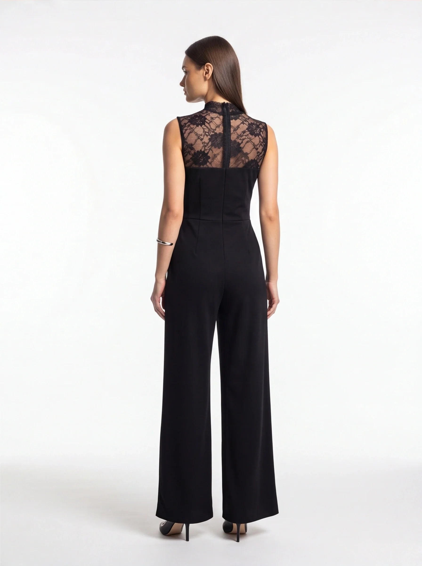 Elegant Sleeveless Lace Jumpsuit with Pockets & Adjustable Straps