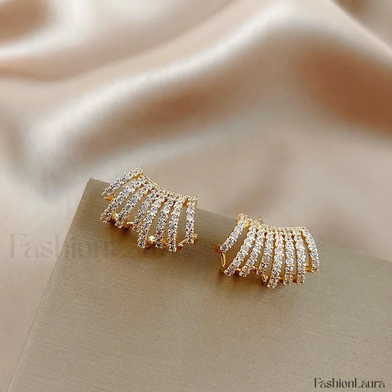 Bright Crystal Luxury Korean Unusual Claw Stud Irregular Pearl Earring