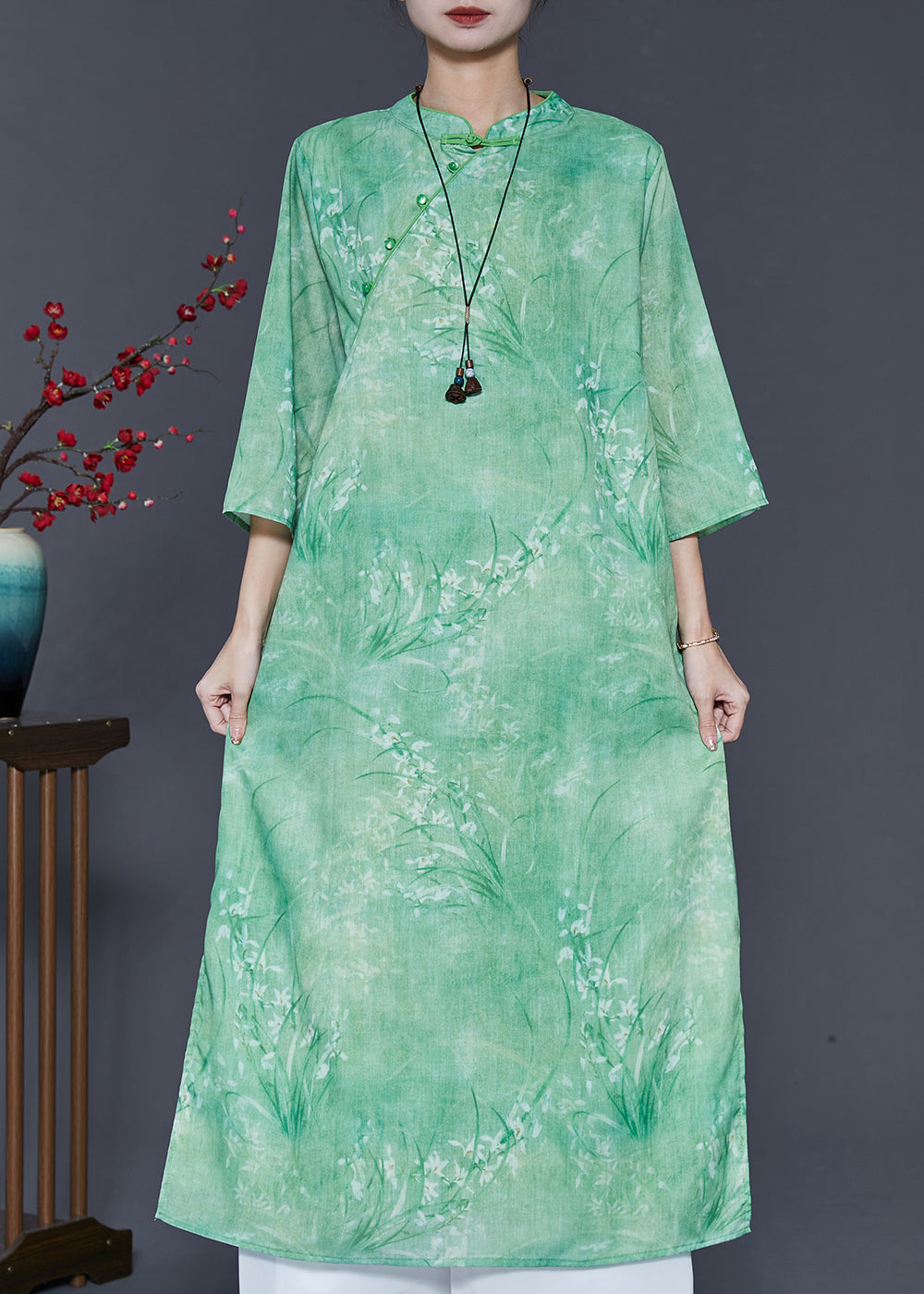 Beautifully Crafted Dress in a Classic Style
