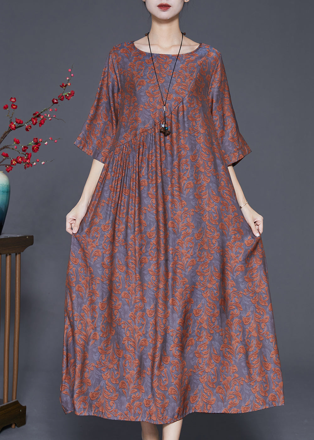 Beautifully Finished Dress in a Timeless Design