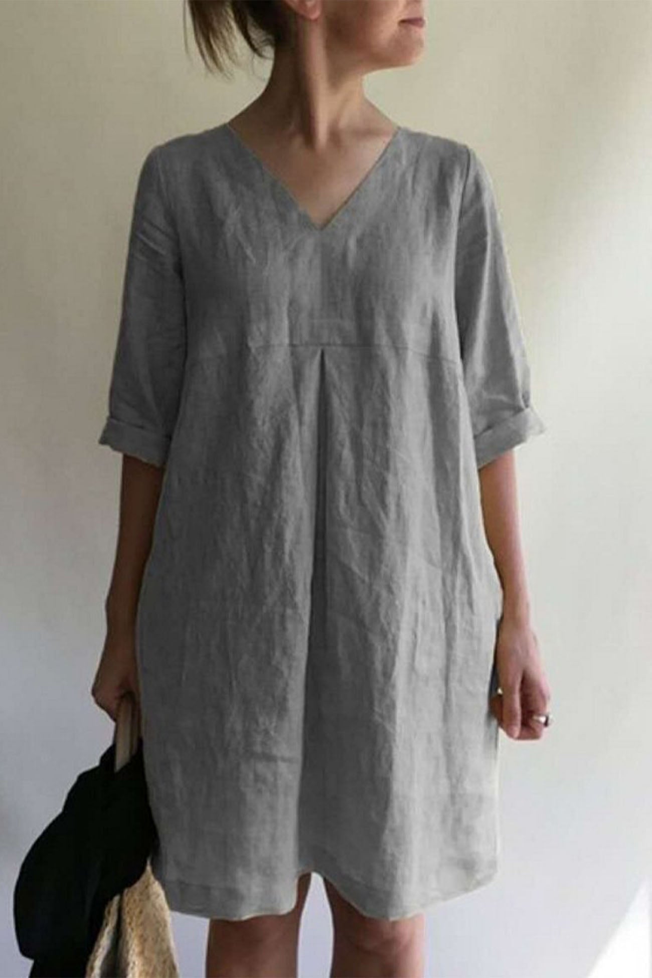 Effortlessly Elegant Dress with a Timeless Design