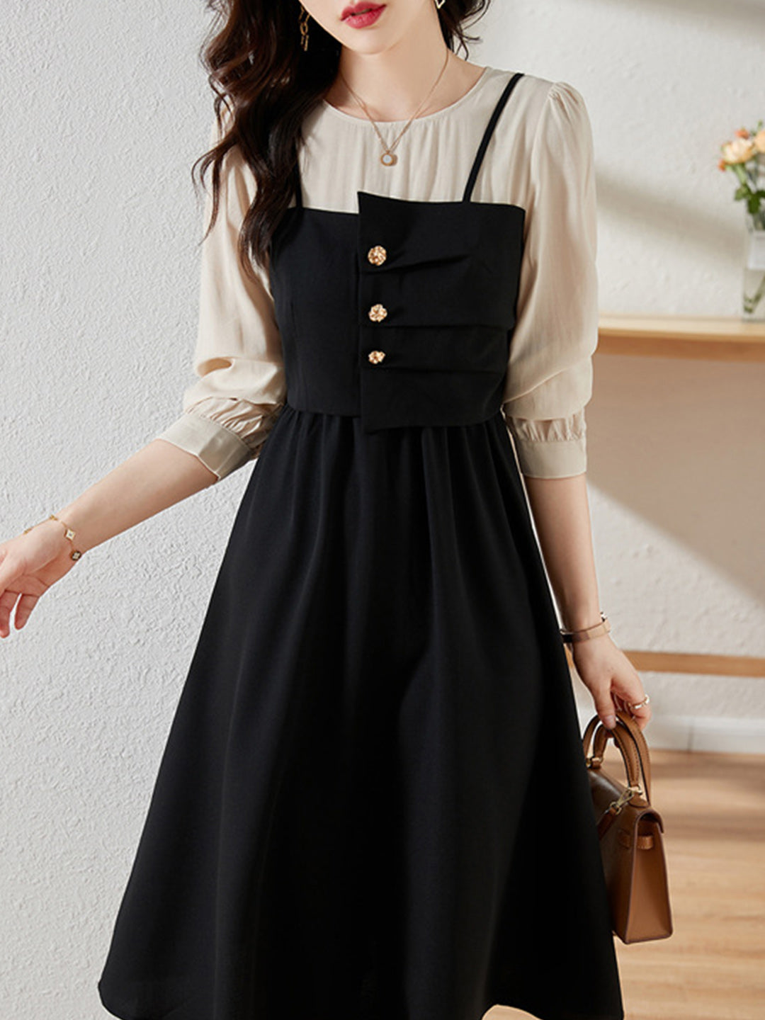 Effortlessly Elegant Dress with a Timeless Design