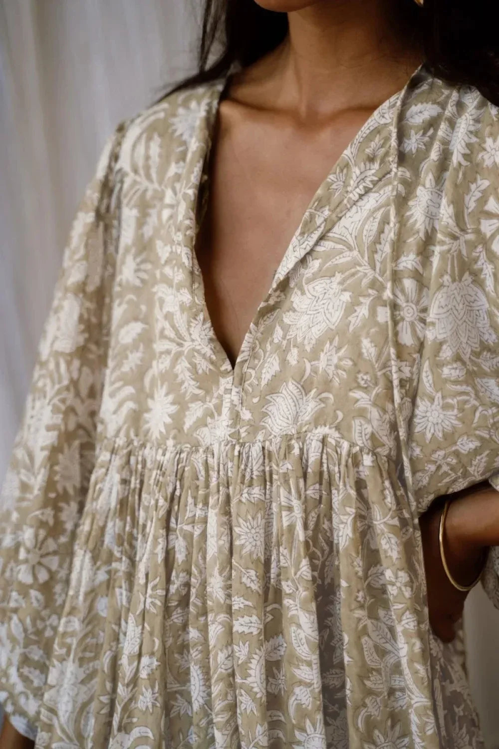 Casual Loose Floral Print Spring/Summer Women's 2024 New Lantern Sleeves Lace-up V-neck Mini Dress