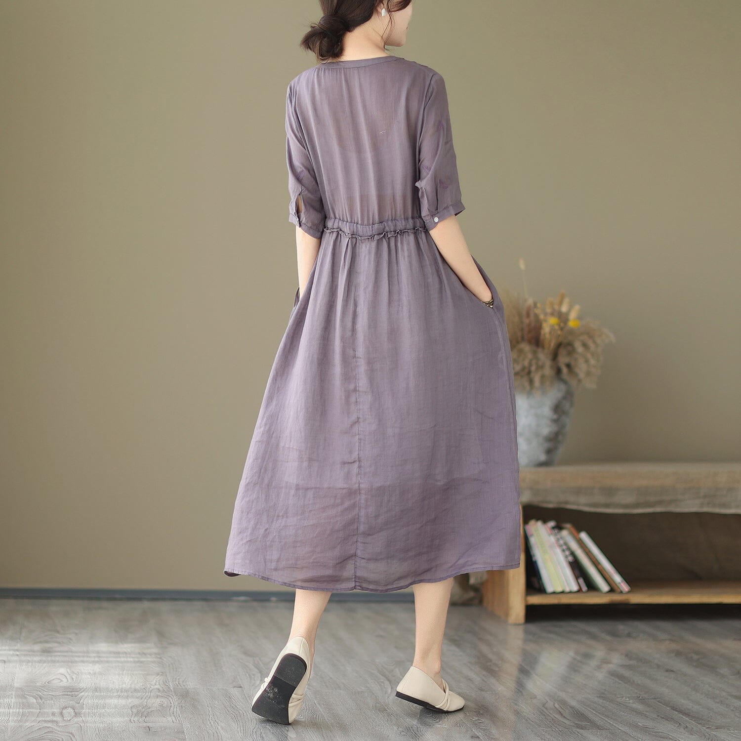 Beautifully Finished Dress in a Timeless Design