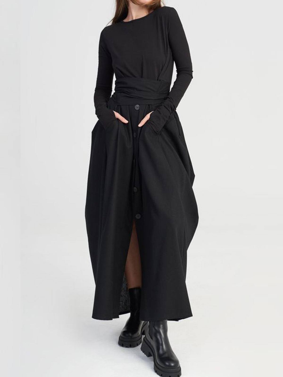Beautifully Finished Dress in a Timeless Design