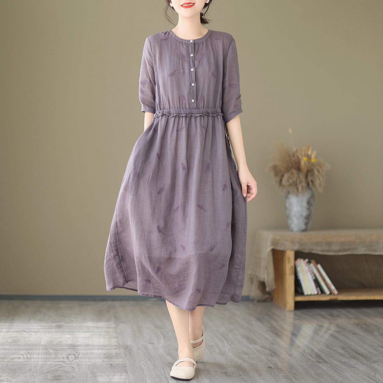 Beautifully Finished Dress in a Timeless Design