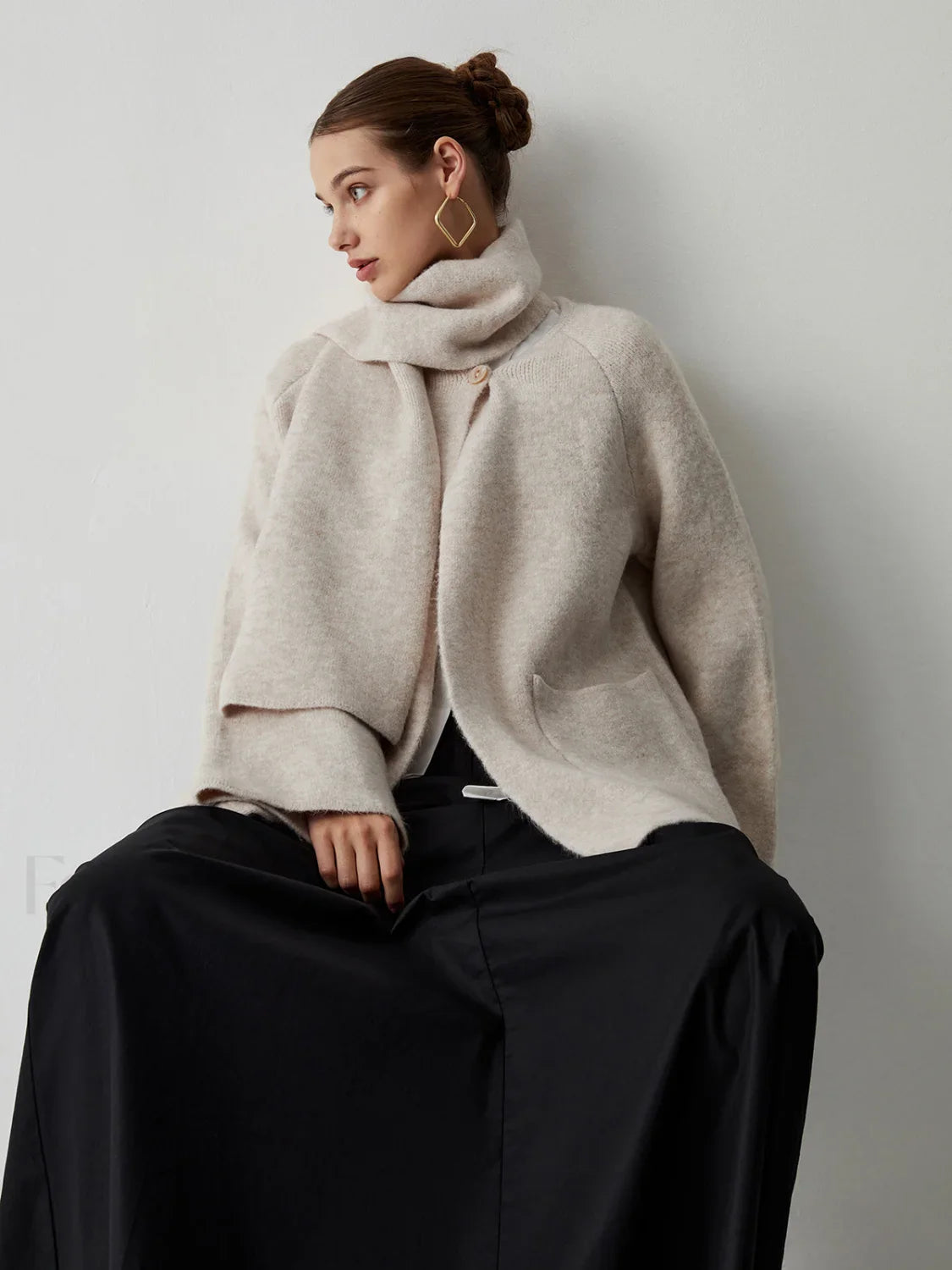 Double Pockets Kimono Trendy Jacket With Matching Scarf Off White / S Sweaters L