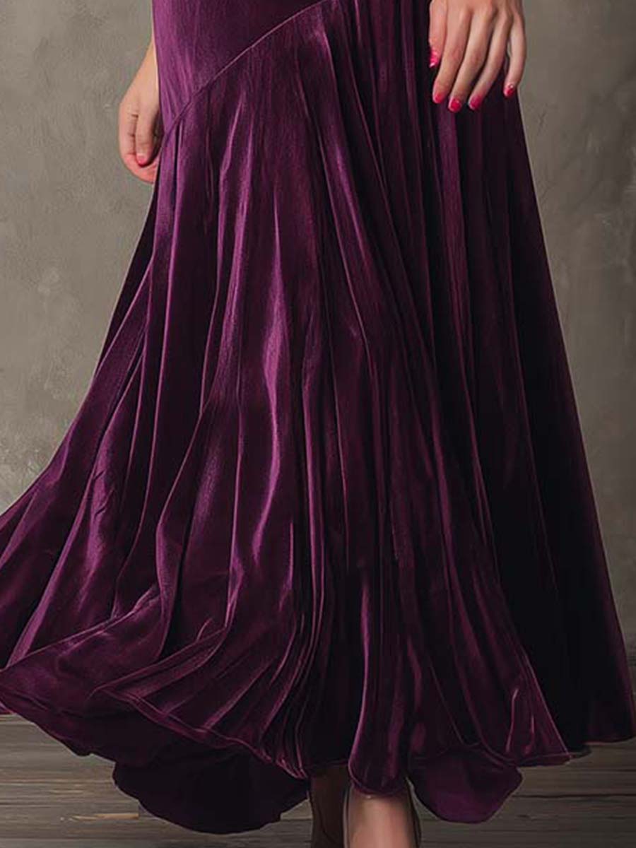 Glamorous 70s-Inspired Velvet Evening Dress