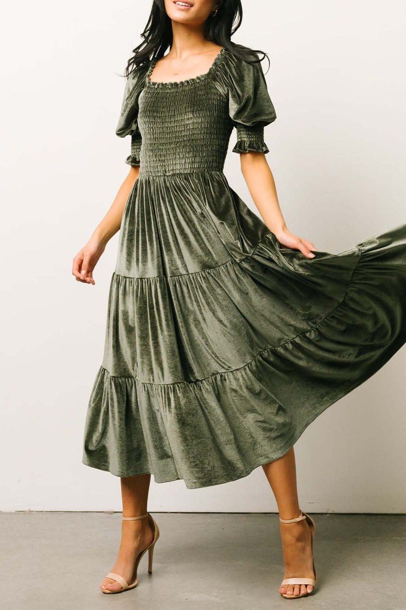 Effortlessly Elegant Dress with a Timeless Design