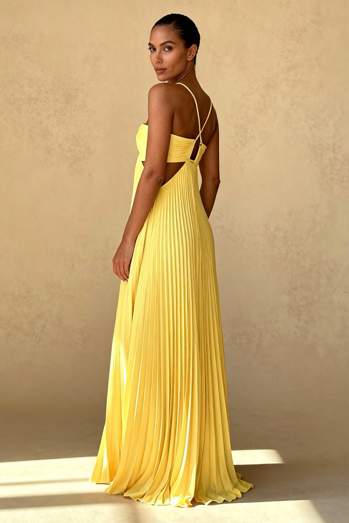 Halter Neck Cross Strap Keyhole Cut Out Pleated Maxi Dress 3