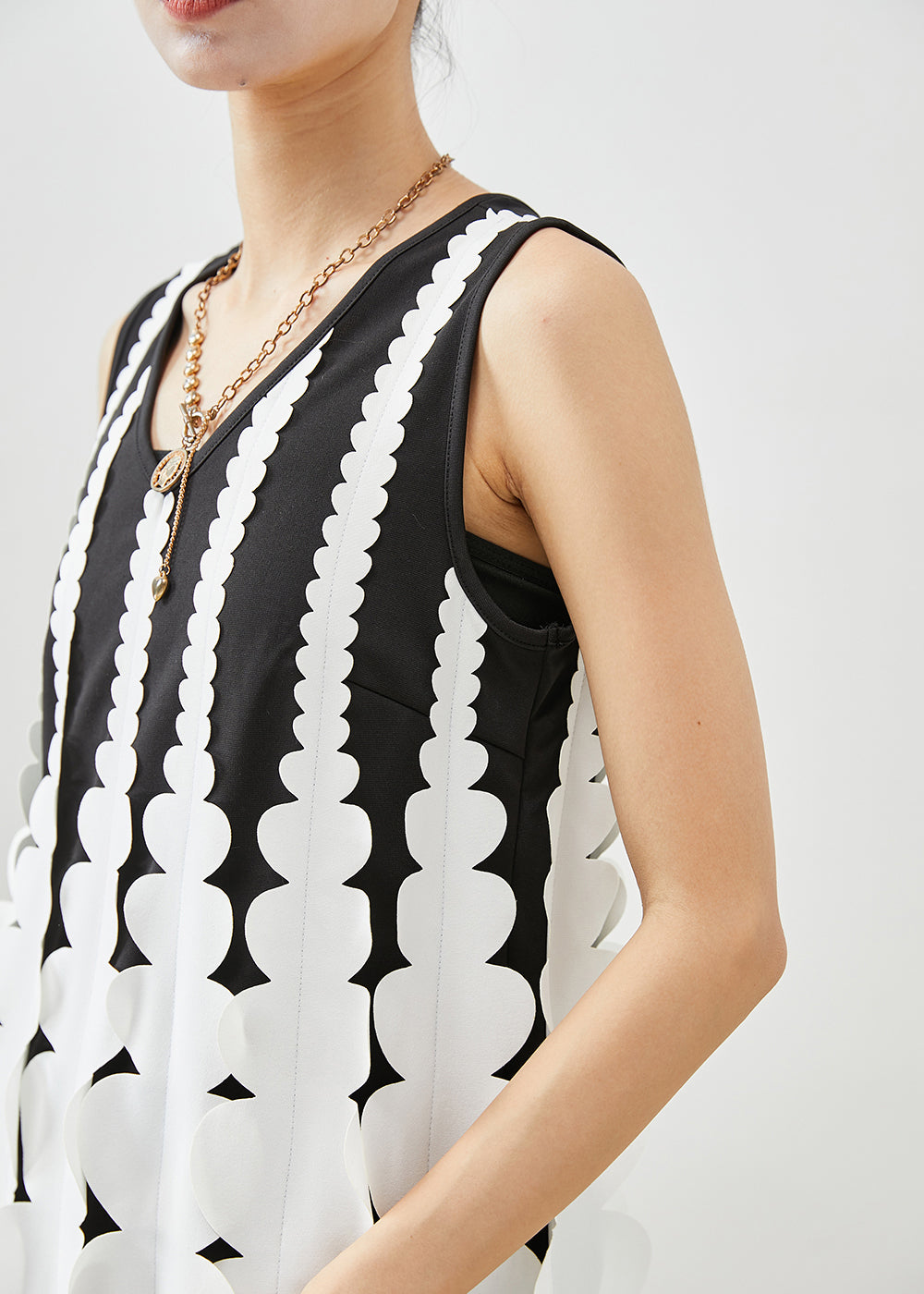 Scalloped Petal Applique V-Neck Sleeveless Shift Mini Dress