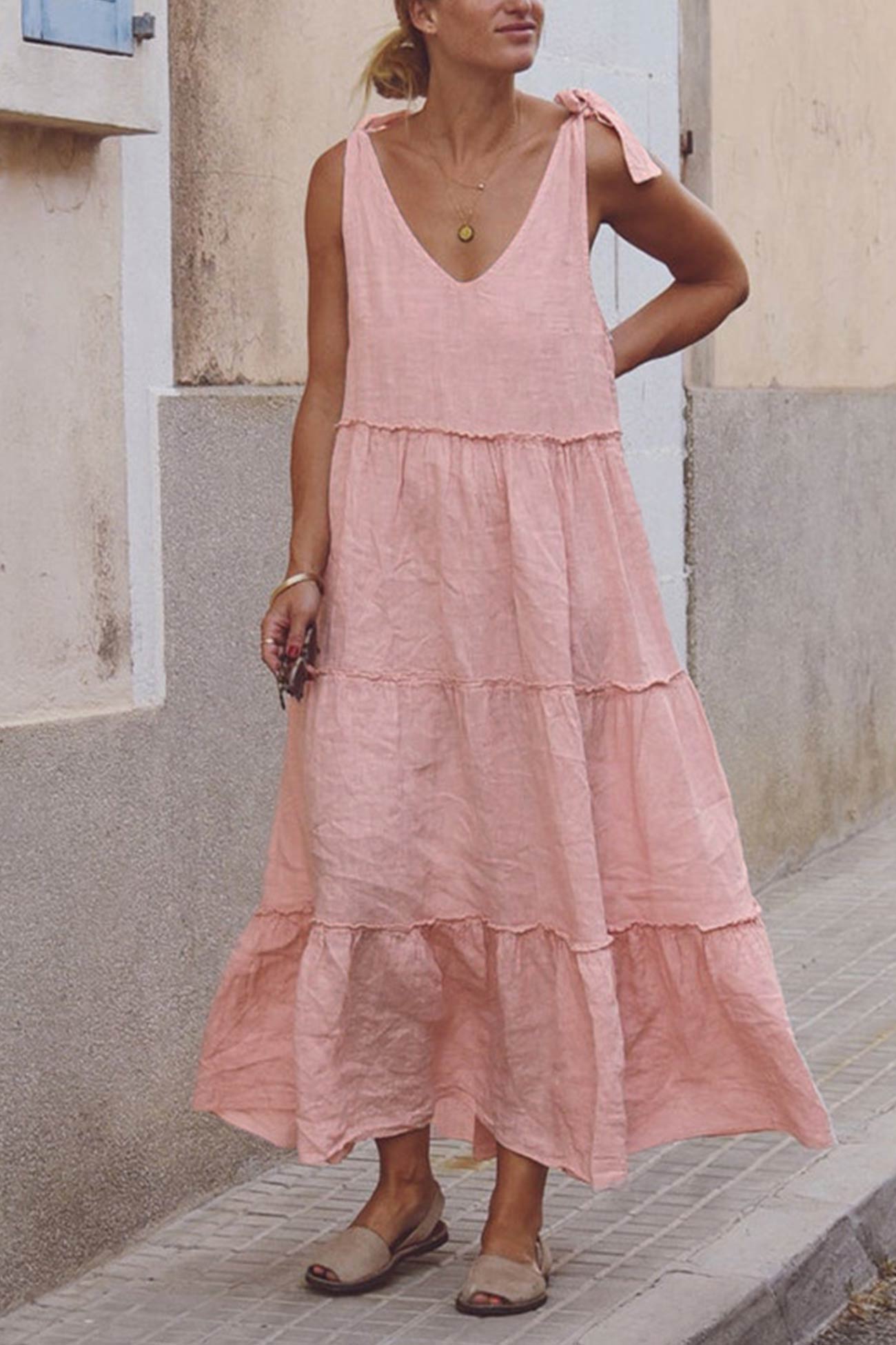 Effortlessly Elegant Dress with a Timeless Design