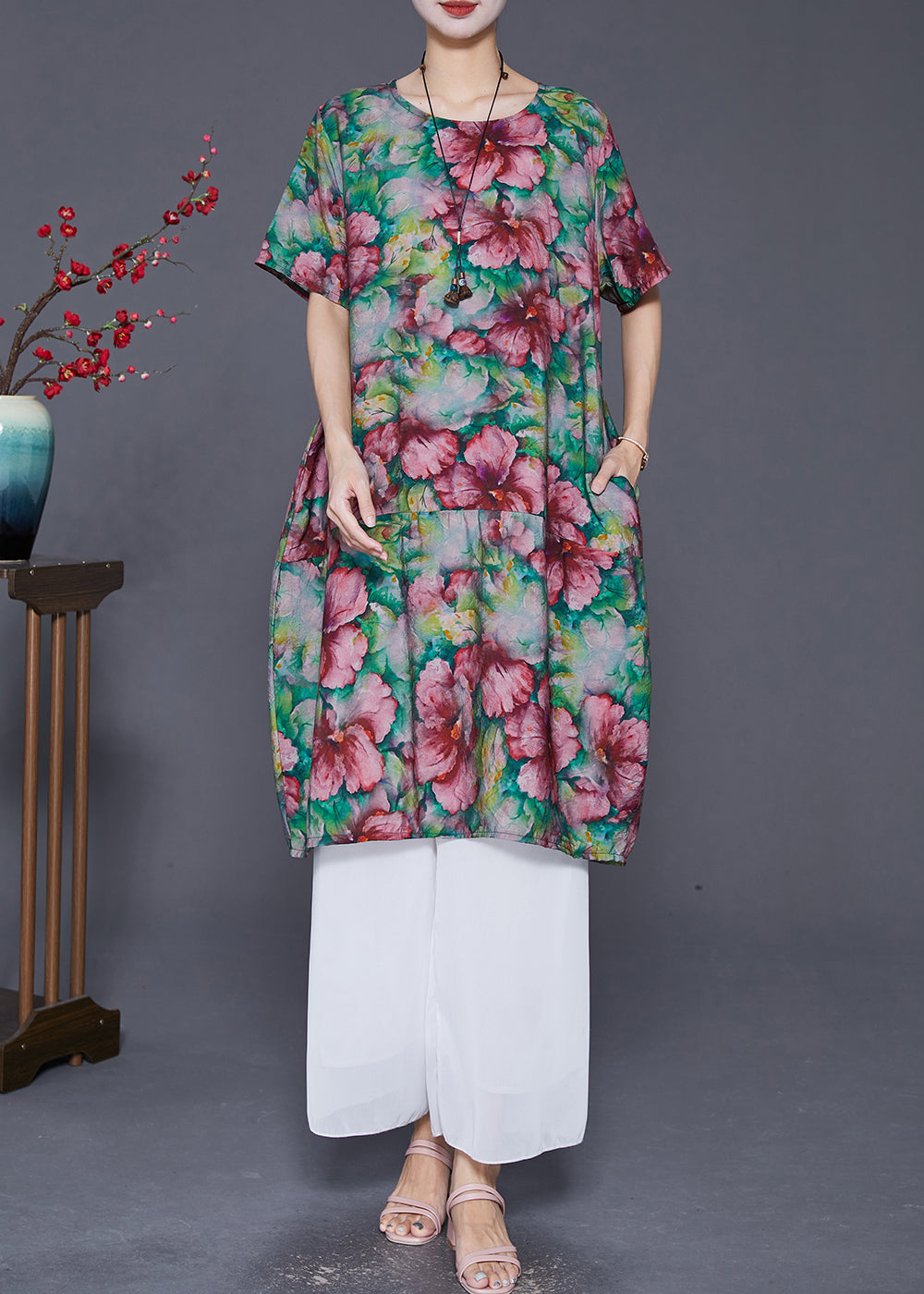 Effortlessly Elegant Dress with a Timeless Design