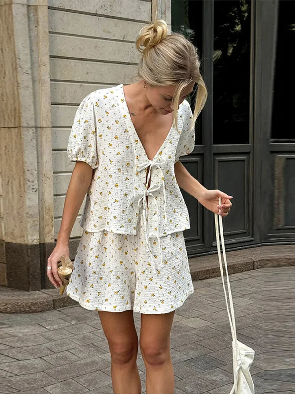 Elegant Flower V-Neck Shorts Two Piece Set