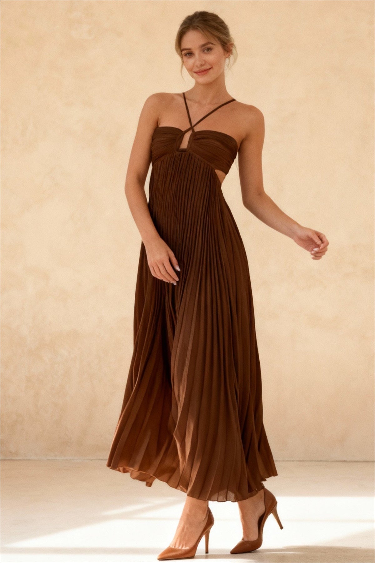 Halter Neck Cross Strap Keyhole Cut Out Pleated Maxi Dress 5