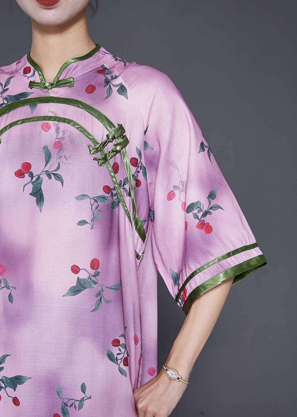 Beautifully Finished Dress in a Timeless Design