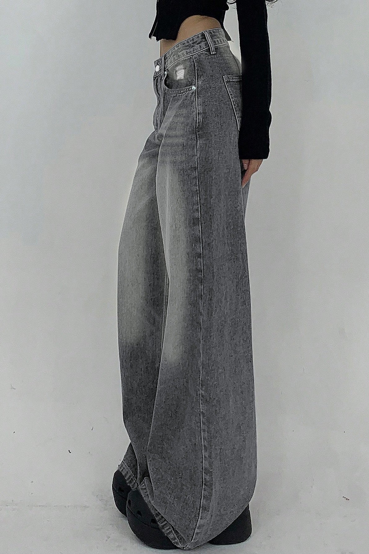 Distressed Wide Leg Floor Length Jean
