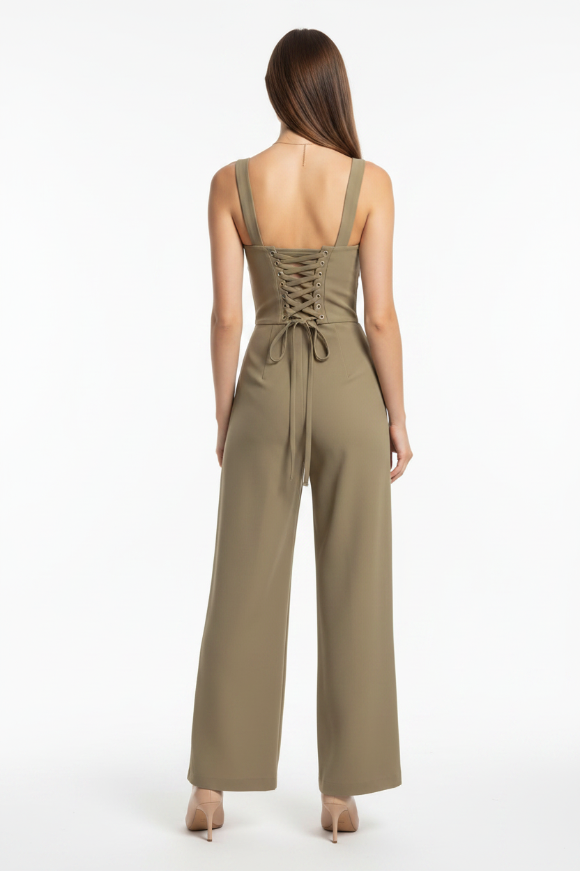 Elegant Black Women's Jumpsuit with Tailored Fit and Pockets